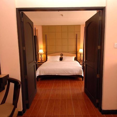 Planta Centro Bacolod Hotel & Residences Exterior photo