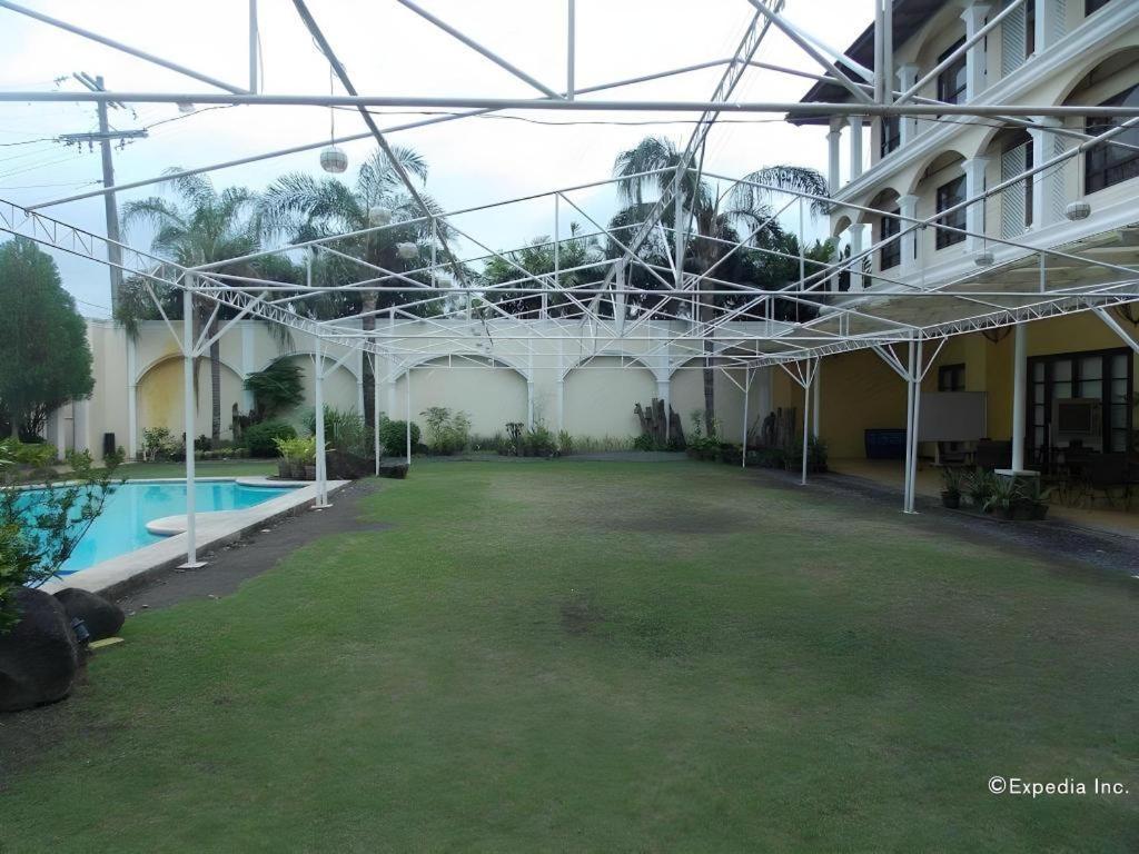 Planta Centro Bacolod Hotel & Residences Exterior photo