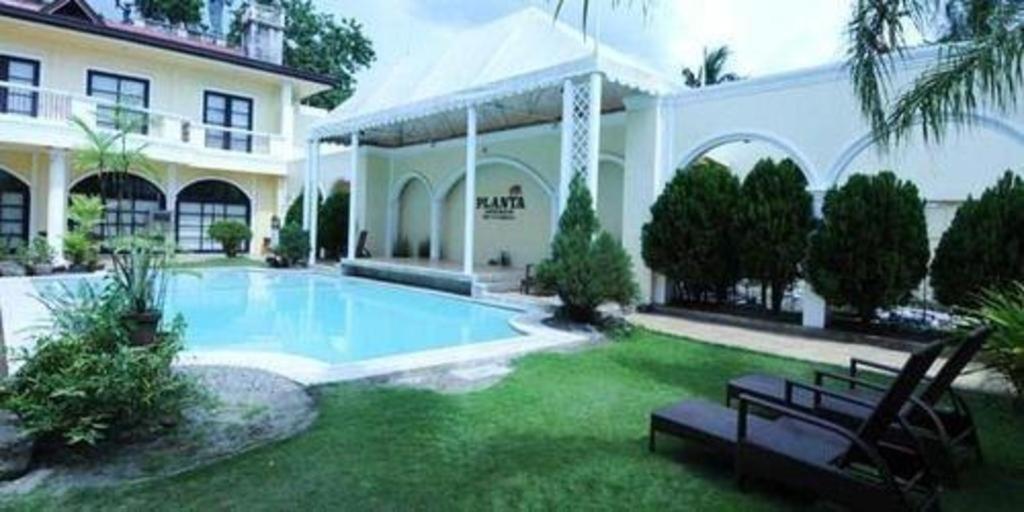 Planta Centro Bacolod Hotel & Residences Exterior photo