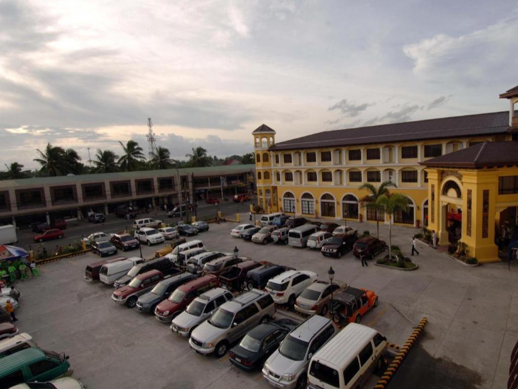 Planta Centro Bacolod Hotel & Residences Exterior photo