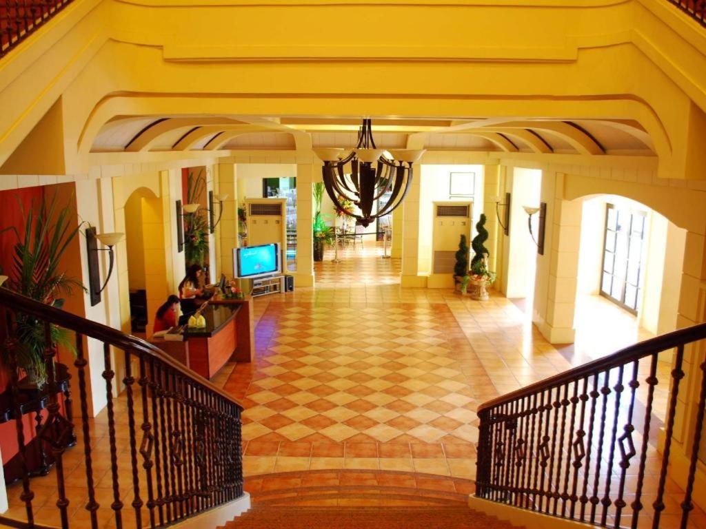 Planta Centro Bacolod Hotel & Residences Exterior photo