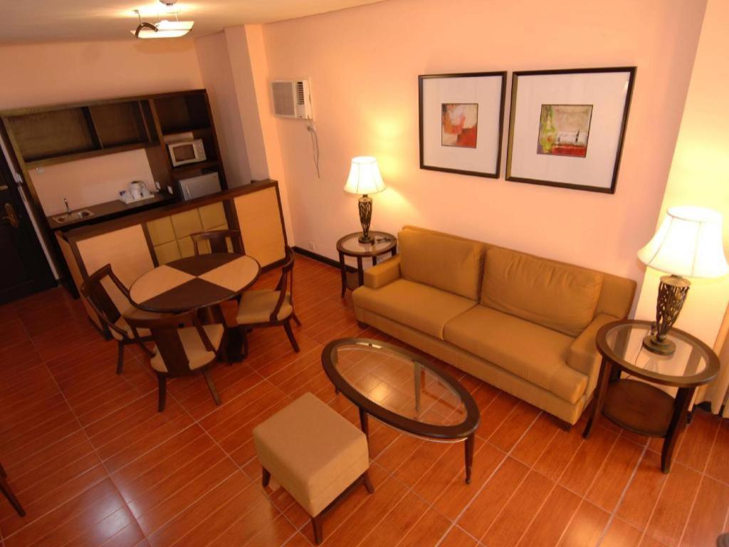 Planta Centro Bacolod Hotel & Residences Exterior photo