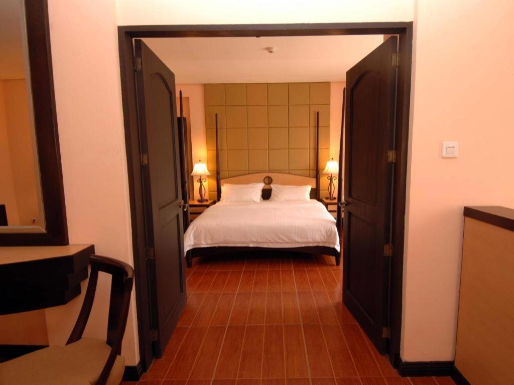 Planta Centro Bacolod Hotel & Residences Exterior photo