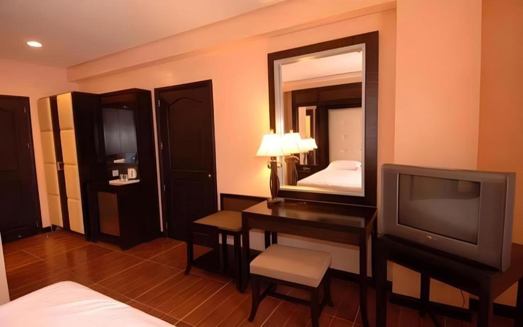 Planta Centro Bacolod Hotel & Residences Exterior photo