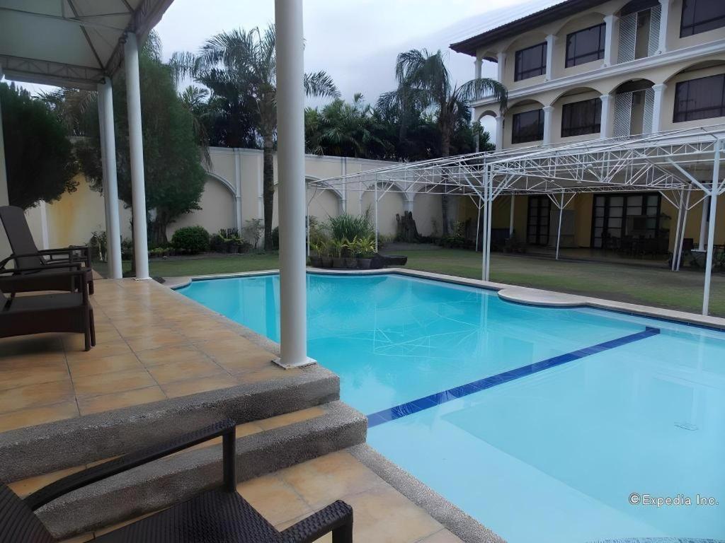 Planta Centro Bacolod Hotel & Residences Exterior photo
