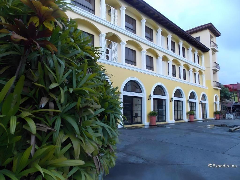 Planta Centro Bacolod Hotel & Residences Exterior photo