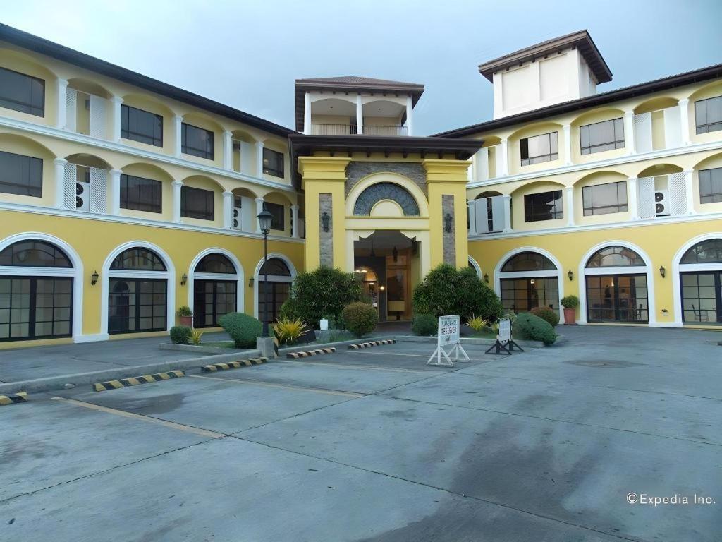 Planta Centro Bacolod Hotel & Residences Exterior photo