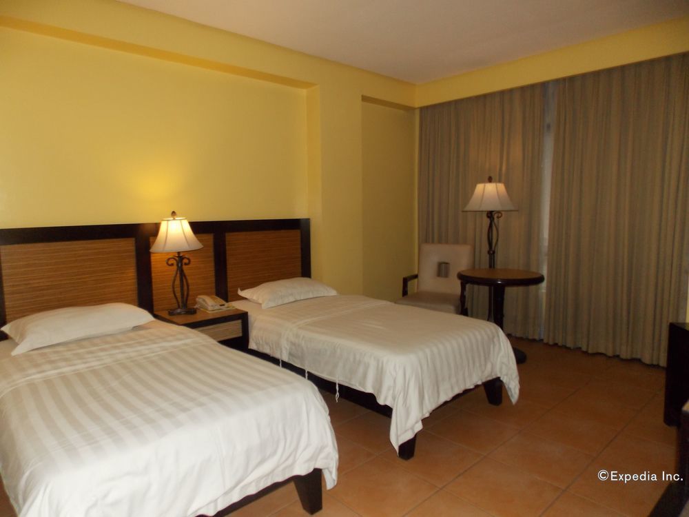 Planta Centro Bacolod Hotel & Residences Exterior photo