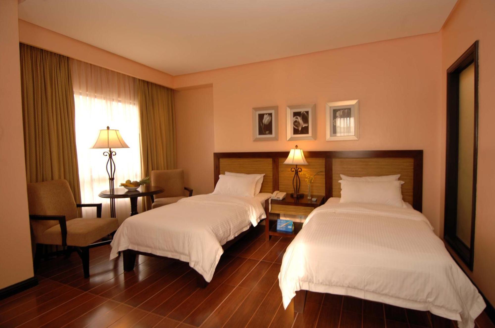 Planta Centro Bacolod Hotel & Residences Exterior photo